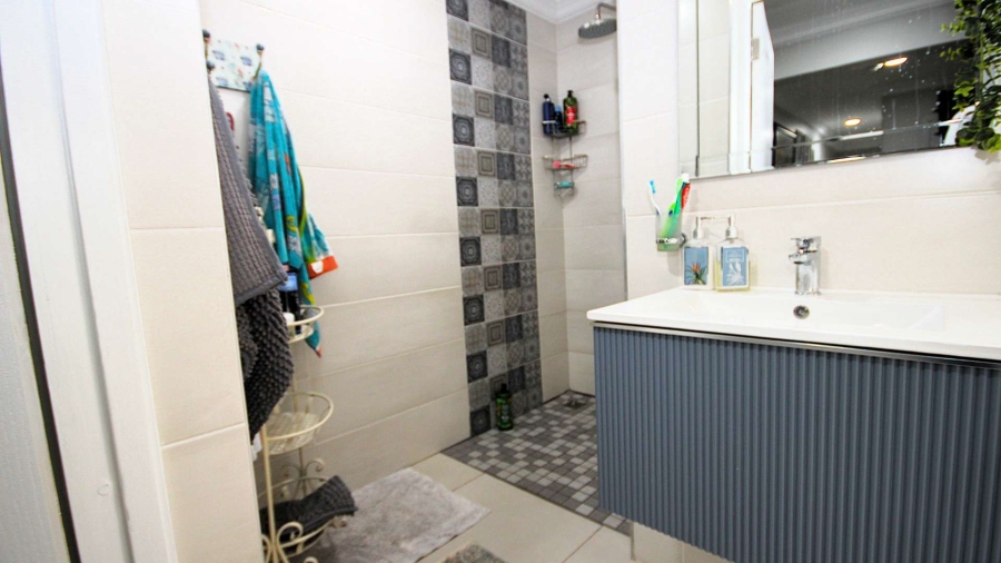 4 Bedroom Property for Sale in Monte Christo Western Cape